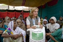 危機が拡大するパキスタン　シーランWFP事務局長が被災地を訪問